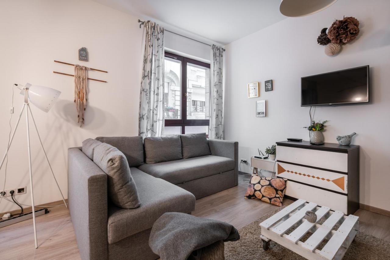King Care With A/c Apartman *